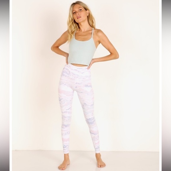 Beyond Yoga
Olympus High Waisted Midi Legging Pastel Waves - Picture 1 of 9